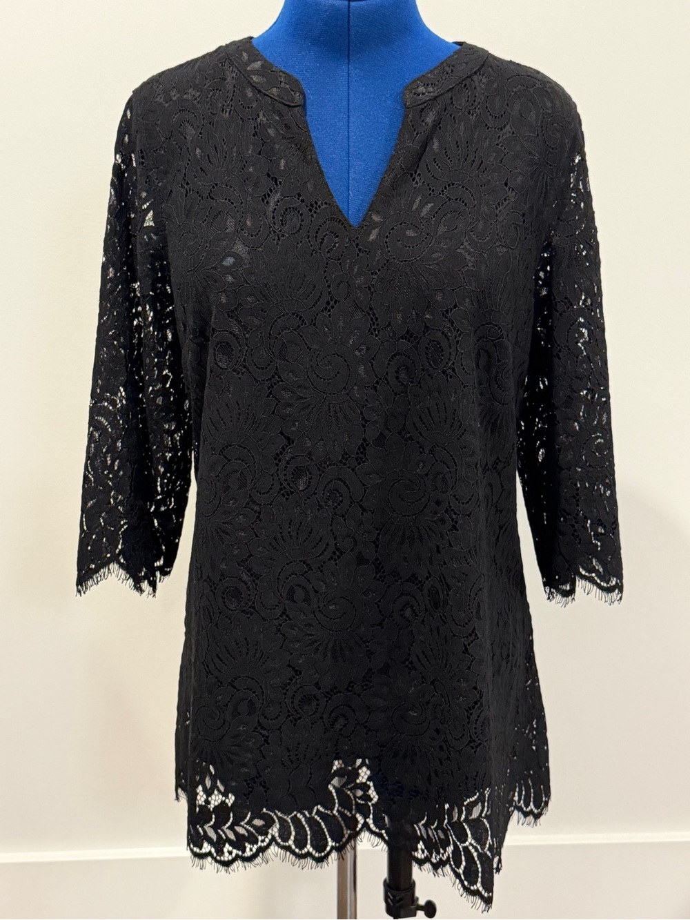 Isaac Mizrahi Live Black Stretch Lace V-Neck Women's Top